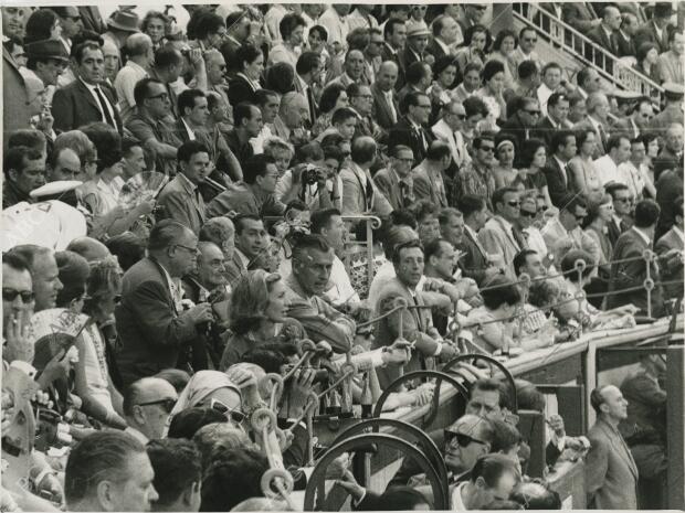 Plaza de toros de las Ventas, el famoso actor Stewart Granger asistió a la...