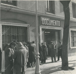 Colas en las oficinas de expedición del DNI en la calle de Joaquín García...