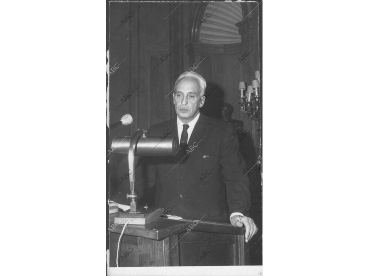 El insigne doctor D. severo Ochoa de Albornoz, premio Nobel de Medicina ...