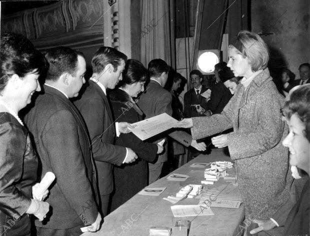 Un momento de la entrega de Diplomas y Medallas A los Donantes de sangre de la...