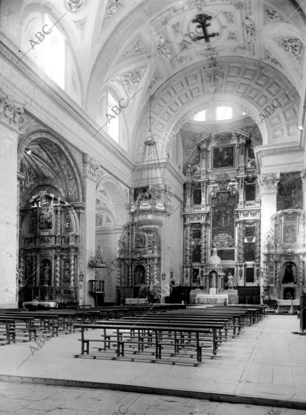 Retablo mayor del templo de santa cruz del pueblo Medina del Campo (Valladolid)