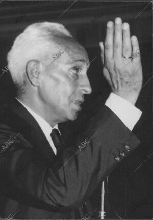 El doctor don severo Ochoa, premio Nobel de medicina en 1959, Preside ...