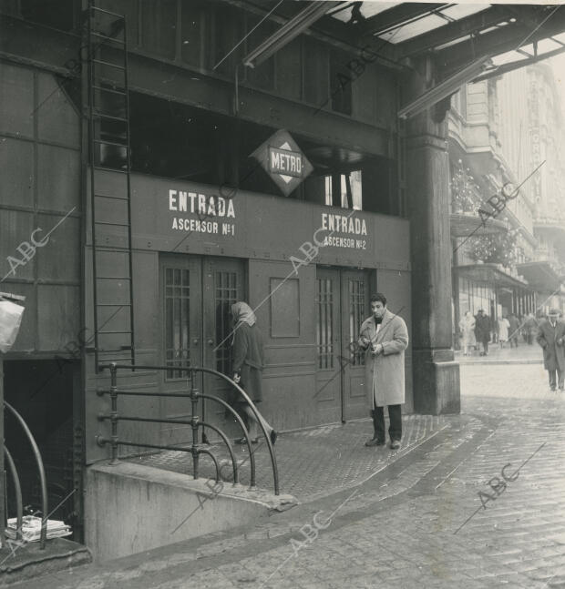 Ascensor de la Red de San Luis que daba acceso a la antigua estación de Metro de...