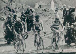 Tres leyendas ascendiendo el Tourmalet en el Tour de Francia de 1963