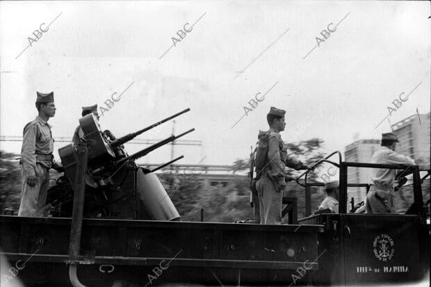 Los Contingentes de la marina de Guerra Española, Haciendo los Últimos Ensayos...