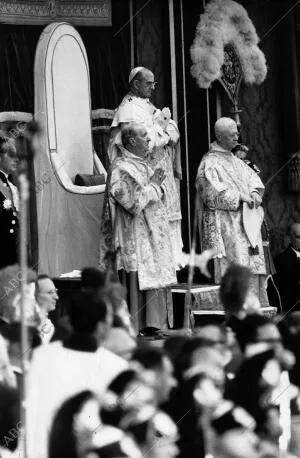 A la derecha del papa se Encuentra el cardenal Ottaviani, Quien, Momentos...