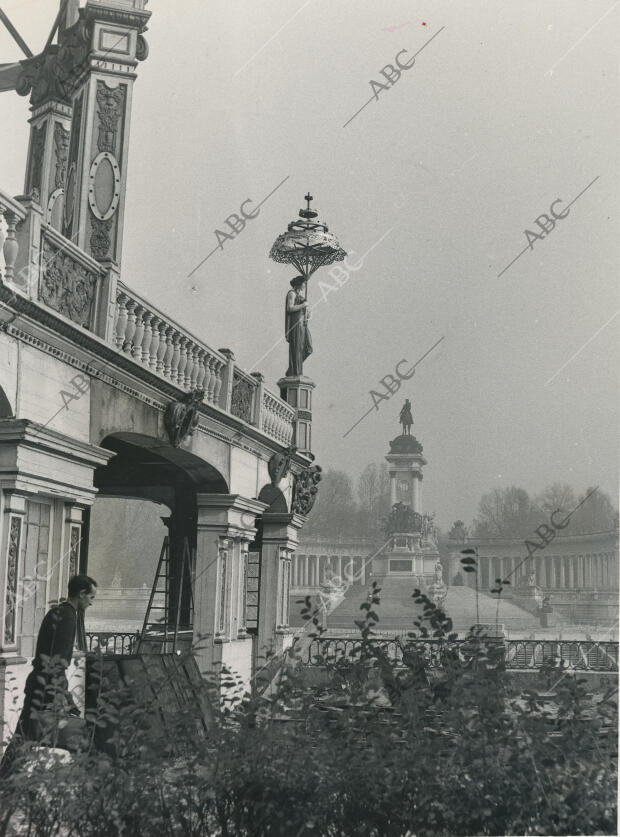 En el estanque del Parque de El Retiro surgieron palacetes de la relamida...