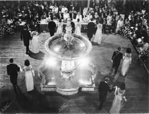 Baile de las Debutantes en la casa de Pilatos, palacio de los Duques de...