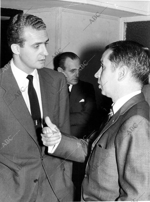 El delegado nacional de Deportes Juan Antonio Samaranch Conversando con don Juan...