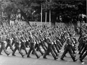 Desfile de la victoria de 1964, en el que se Conmemoraron los 25 Años de Paz