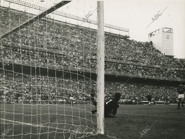 España venció a la URSS por 2-1 con goles de Pereda y Marcelino