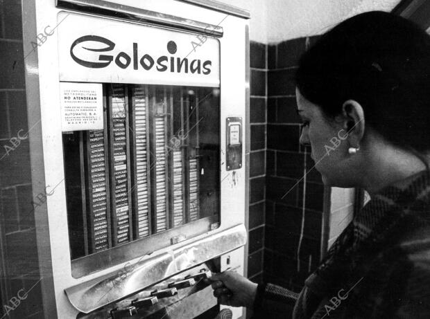 Maquina de golosina en el metro de Madrid