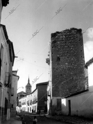 Torre medieval en una de las Calles del pueblo Yepes (Toledo)