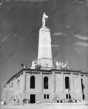 Monumento al sagrado corazón de Jesús, que Será Inaugurado en el cerro de los...