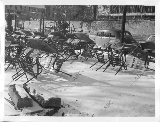 Una terraza de Madrid Nevada en pleno invierno