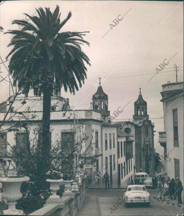 Vista de la Orotava (Tenerife), con la catedral al fondo