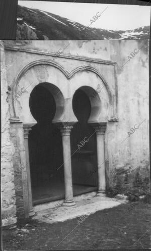 Portada mozárabe de la iglesia de Santiago de Peñalba