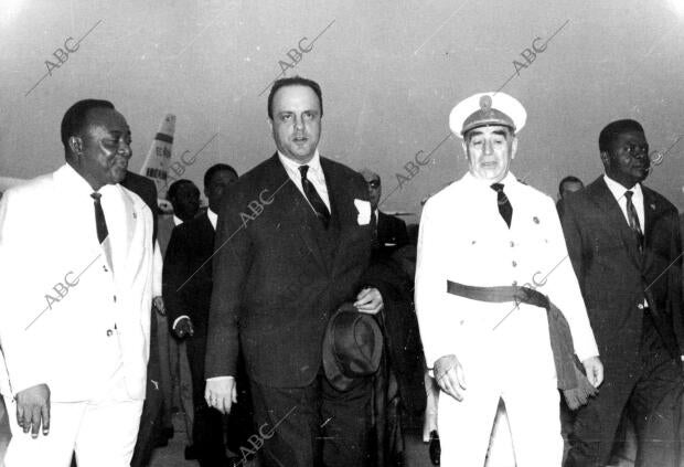 Viaje del ministro de información y turismo Sr. fraga Iribarne A santa Isabel de...