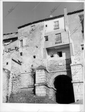 Vista del llamado Arco de Zacatín, de la localidad de Colmenar de Oreja, sobre...