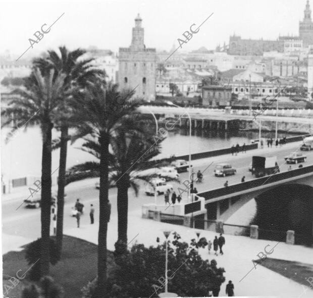 Una imagen de Sevilla con la Torre del Oro al fondo