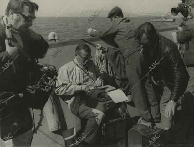 Palomares (Almería), 10/03/Periodistas a bordo del buque norteamericano Boston,...