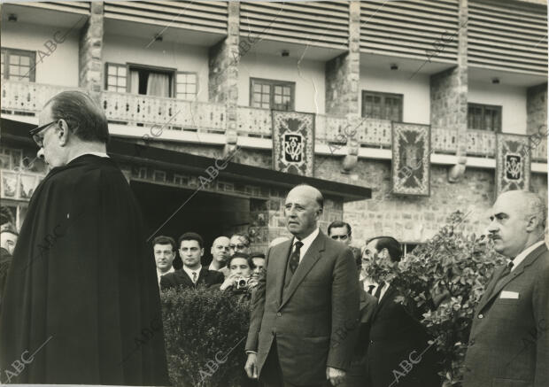 Francisco Franco en la inauguración del Parador Nacional de Turismo y el...