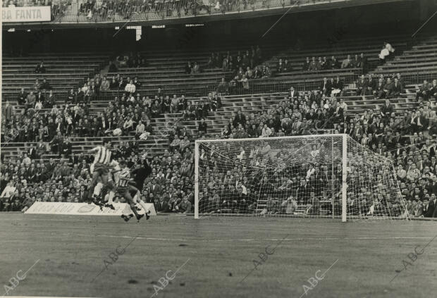 Partido de liga entre el Atlético de Madrid y el Valencia