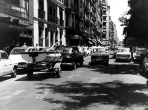 Coches Circulando en una de las Cales de Madrid