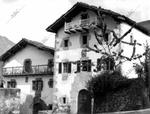 Casas del pueblo de Almandoz (Navarra)