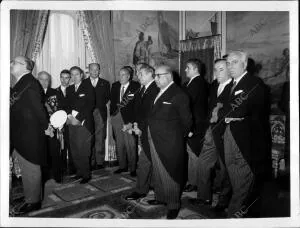 Audiencia del jefe del estado en el palacio de el pardo al comité organizador...