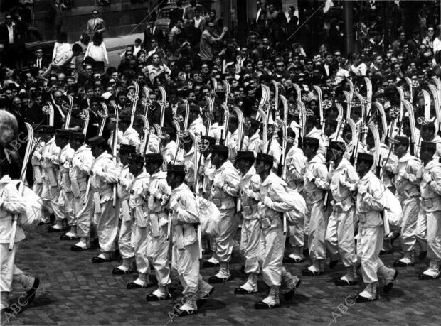Grupos de montaña en el desfile de la victoria de 1967