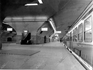 Estación de tren de Nuevos Ministerios, poco antes de su Inauguración