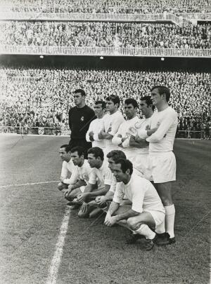 Partido de liga de la temporada 1967-1968, jornada 6ª, entre el Real Madrid y el...