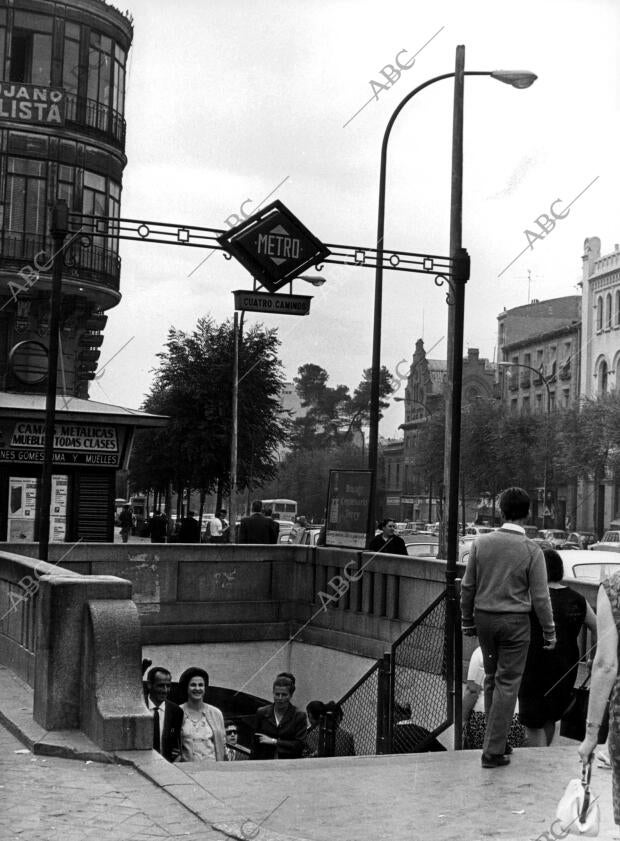 Entrada al metro cuatro Caminos