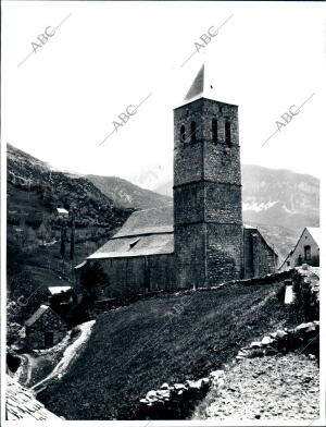 Iglesia parroquial de Bielsa Dsesde el camino de Parzan y Pineta