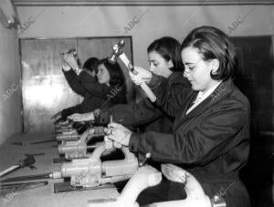 Taller femenino de la Universidad laboral de Zaragoza