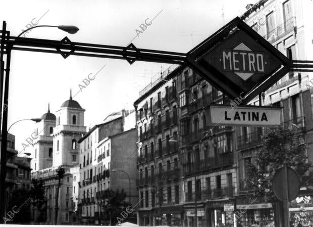 Vista la estación del metro la Latina