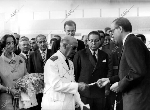 Inauguración del ferrocarril directo Madrid-Burgos, por su excelencia el jefe...