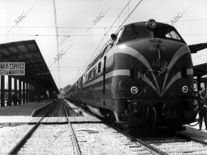 Inicio del servicio del Iberia-Expreso, que Enlazaría, Pasando por Burgos, la...