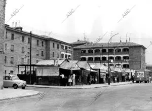 Casas de la empresa municipal de transporte en la avenida del Generalisimo