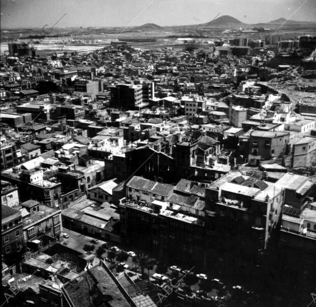 Vista Aérea de la ciudad de Cartagena, en el centro Destaca las Ruinas de la...