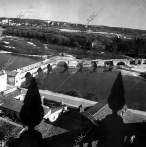 Antiguo puente sobre el río tajo en Talavera de la Reina (Toledo)