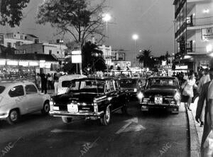 Una de las Calles del pueblo Torremolinos de Noche (Málaga)