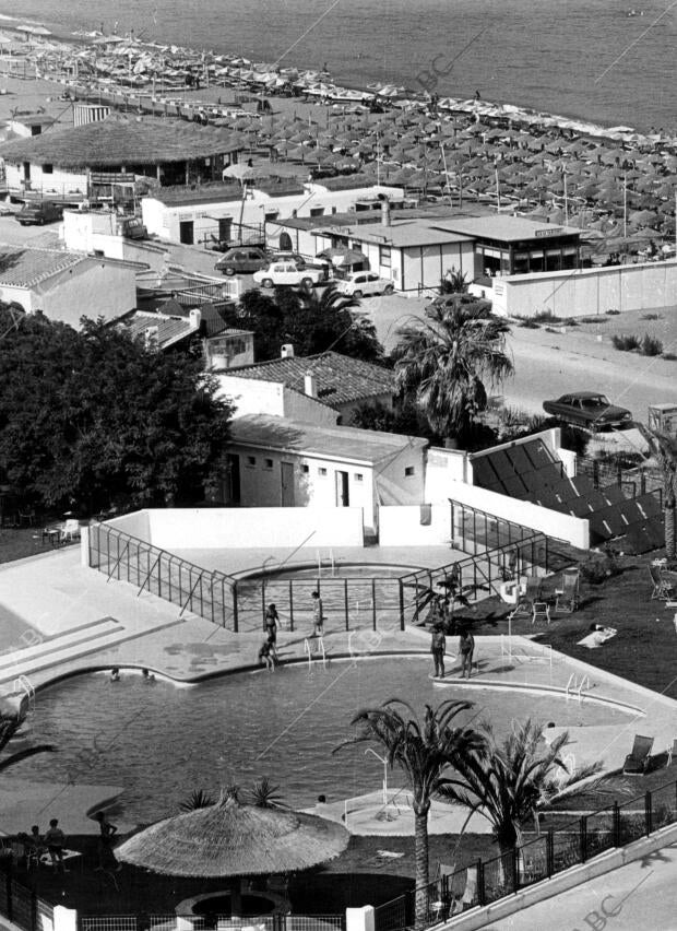 Una de las Piscinas que Podemos Encontrarnos en el pueblo de Torremolinos...