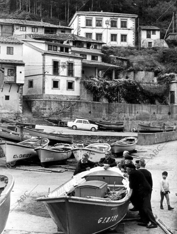 Vista del pueblo Tazones (Asturias)