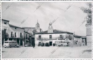 Plaza mayor de Cogolludo, con el Palacio, el ayuntamiento y la iglesia de santa...