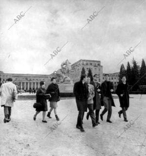 Estudiantes de la Universidad en el campus de la complutense