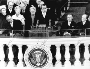 Ceremonia de juramento de Richard Nixon, A su lado el ex presidente Lyndon B....