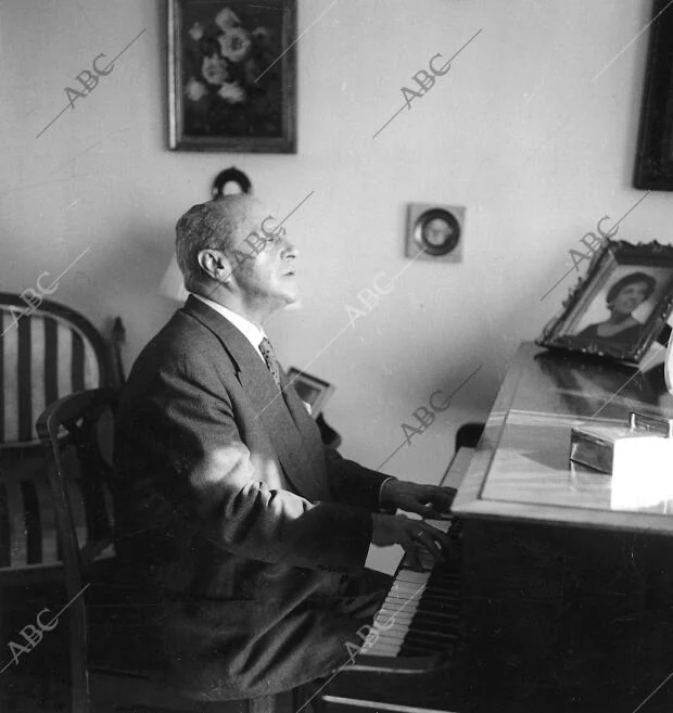 José Cubiles, durante Muchos Años el pianista más popular entre los Aficionados...