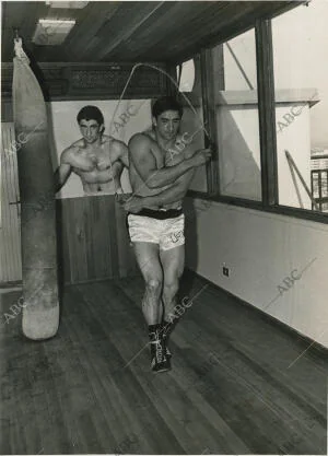 Urtáin entrenando en el gimnasio donde entrena entre semana